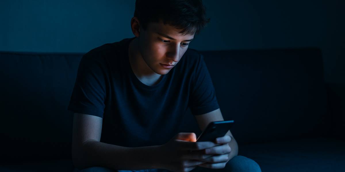 Why Your Teen’s Phone Obsession Is About Patterns, Not Minutes: Lessons from a New Study